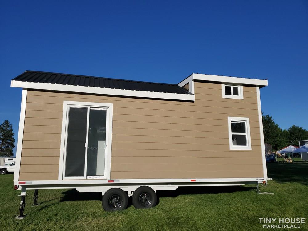 (29k) 280 sq ft MINIMALIST BRAND NEW 2019 TRAILER