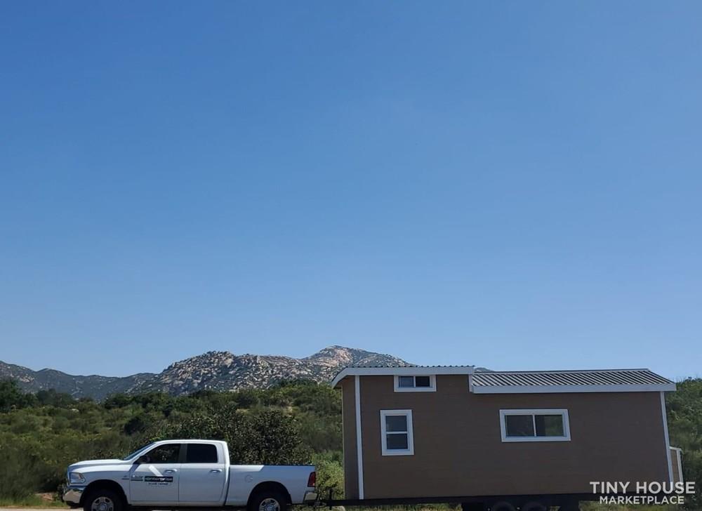(29k) 280 sq ft MINIMALIST BRAND NEW 2019 TRAILER - Image 4 Thumbnail