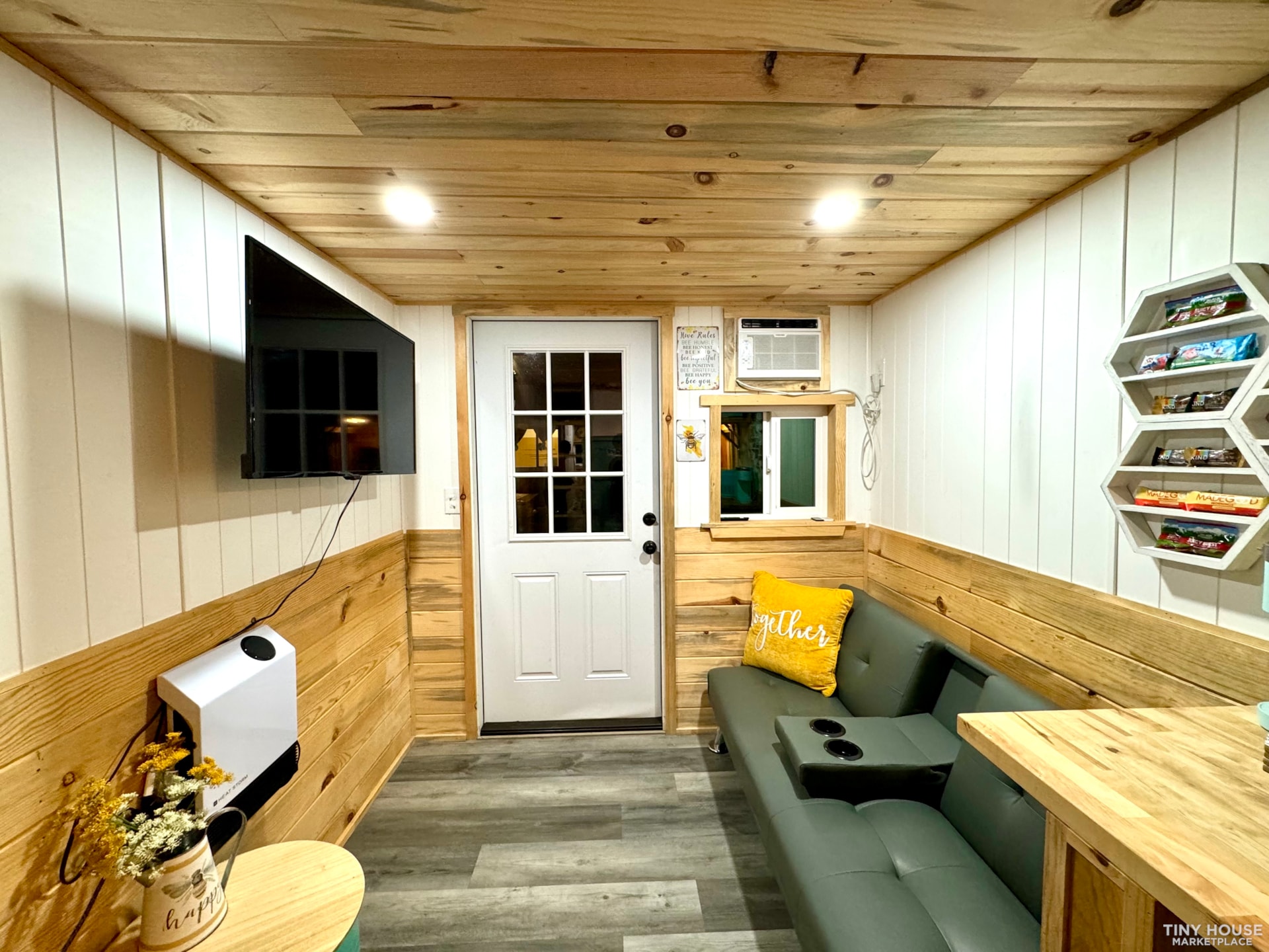 The BeeHive - Sleeps 8+ - Image 2 Thumbnail
