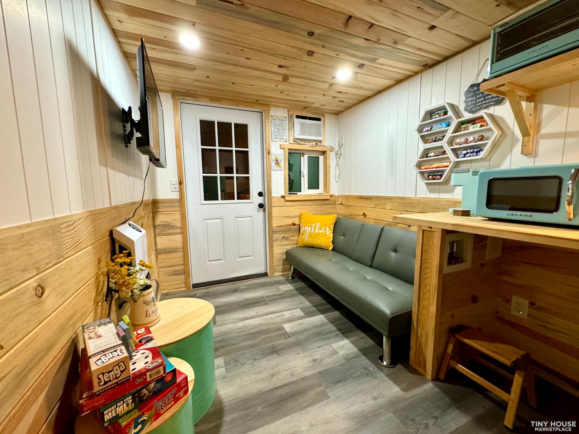 The BeeHive - Sleeps 8+ - Image 3 Thumbnail