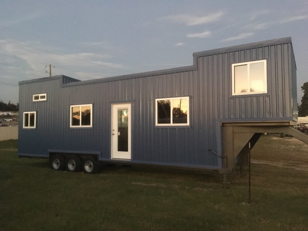 The Big Blue Tiny House - Image 1 Thumbnail