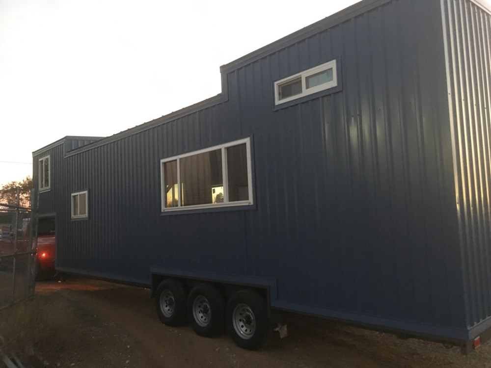 The Big Blue Tiny House - Image 4 Thumbnail
