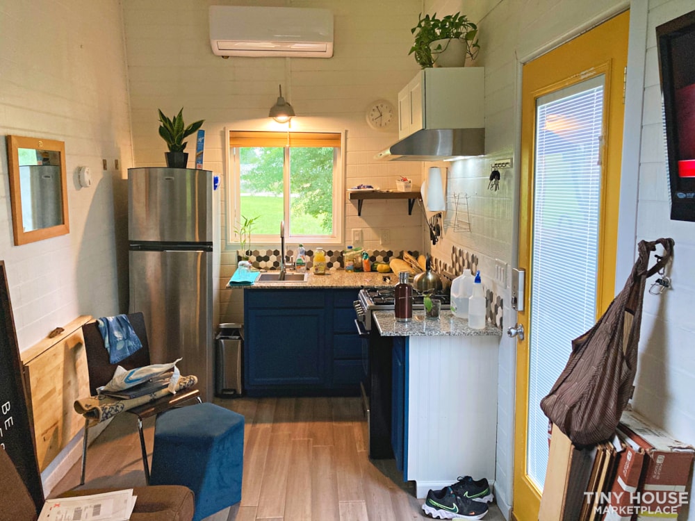 The Camden Classic - 27 Foot Tiny Home - Image 3 Thumbnail