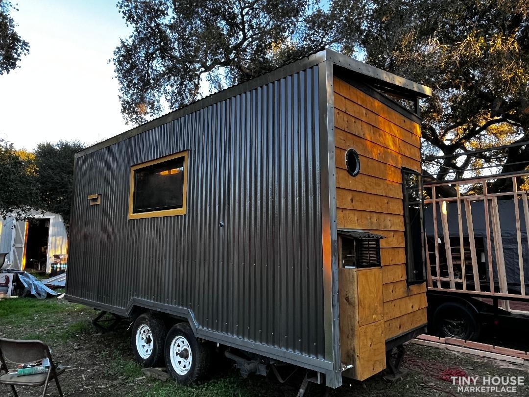 THE FOREST NIGHT, A 18ft GORGEOUS CUSTOM TINY HOUSE W/ UNIQUE FEATURES - Image 3 Thumbnail