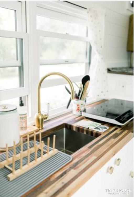 The Rendezvous Tiny House - Image 2 Thumbnail