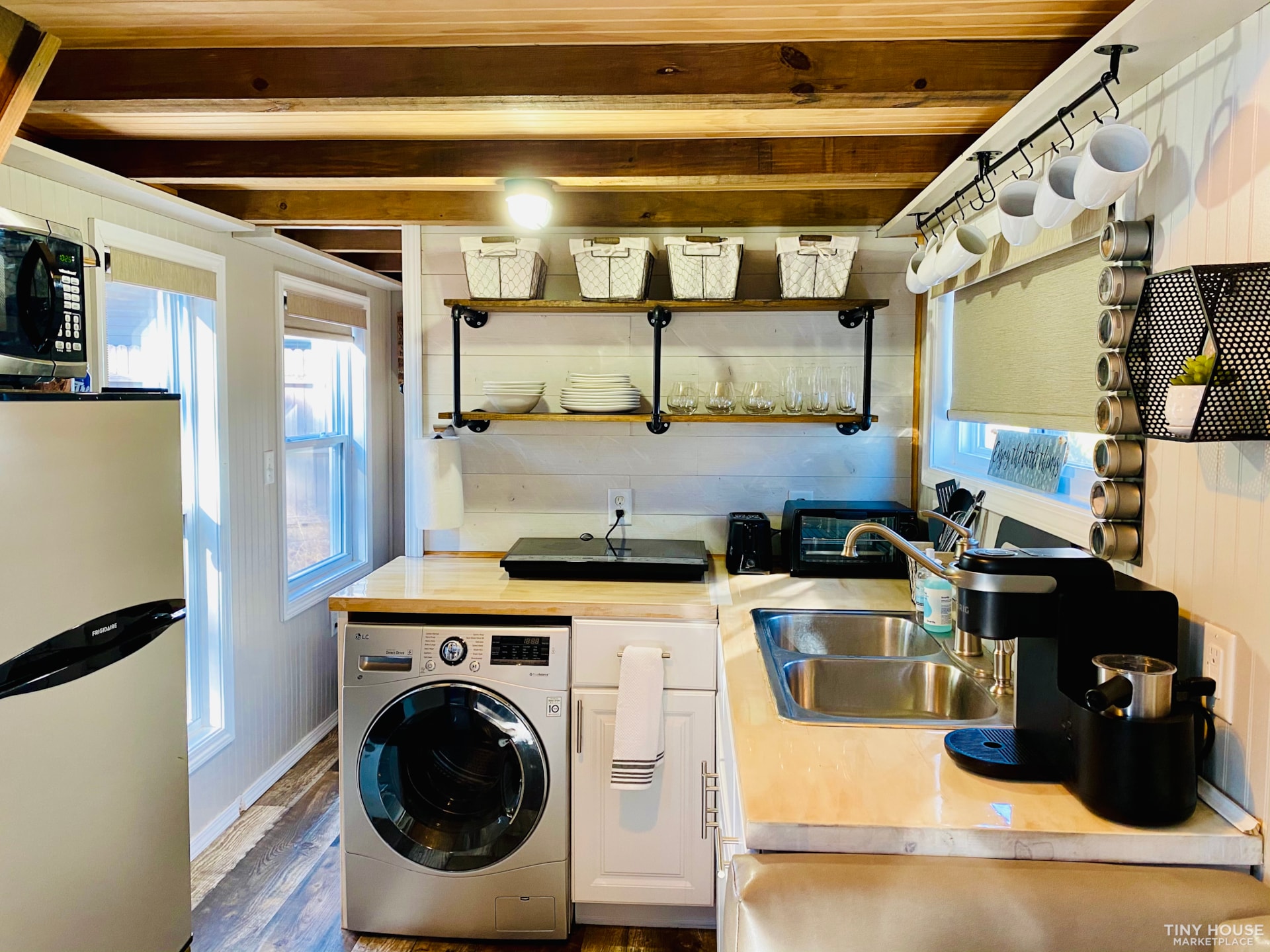 The Tiny Mansion - Sleeps 6+ - Image 2 Thumbnail