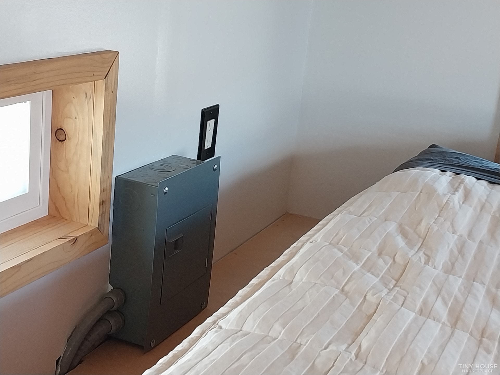 The Unique is a 24x8 foot tiny house, located at Escalante Tiny House Village . - Image 3 Thumbnail