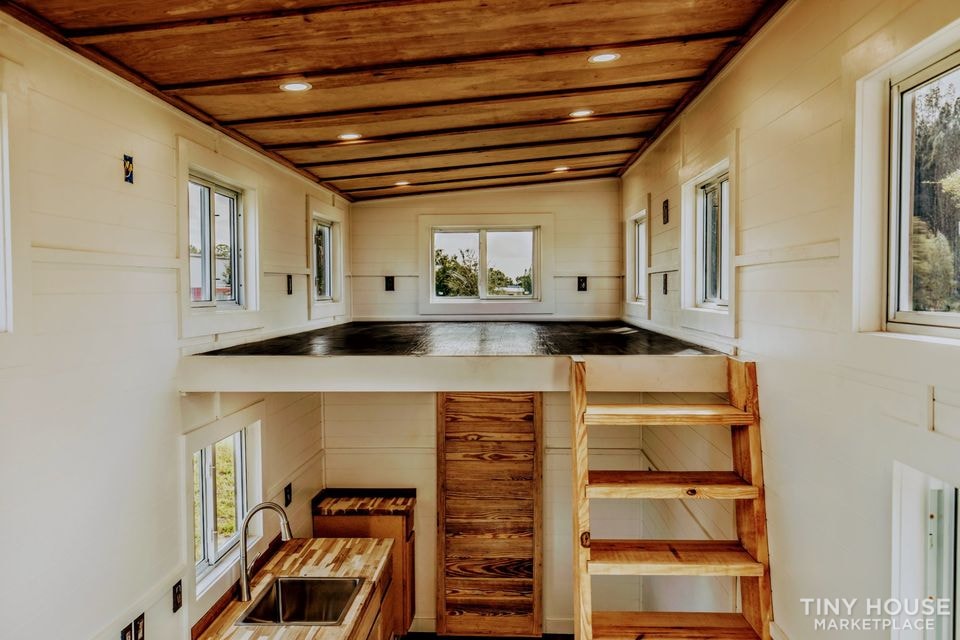 The White House Tiny House :) - Image 2 Thumbnail