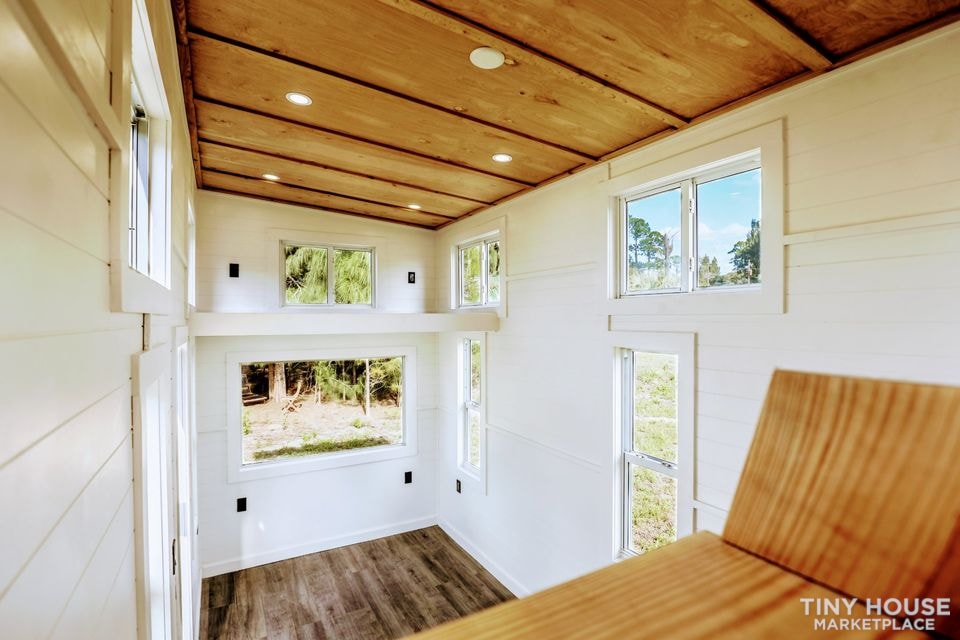The White House Tiny House :) - Image 4 Thumbnail