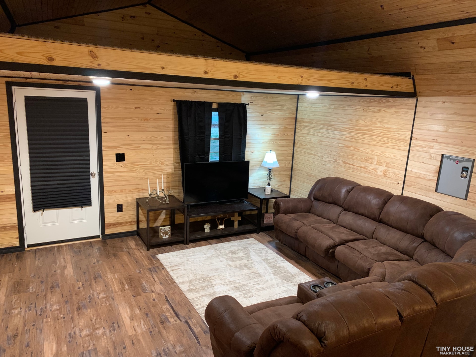 Tiny Cabin - Image 2 Thumbnail