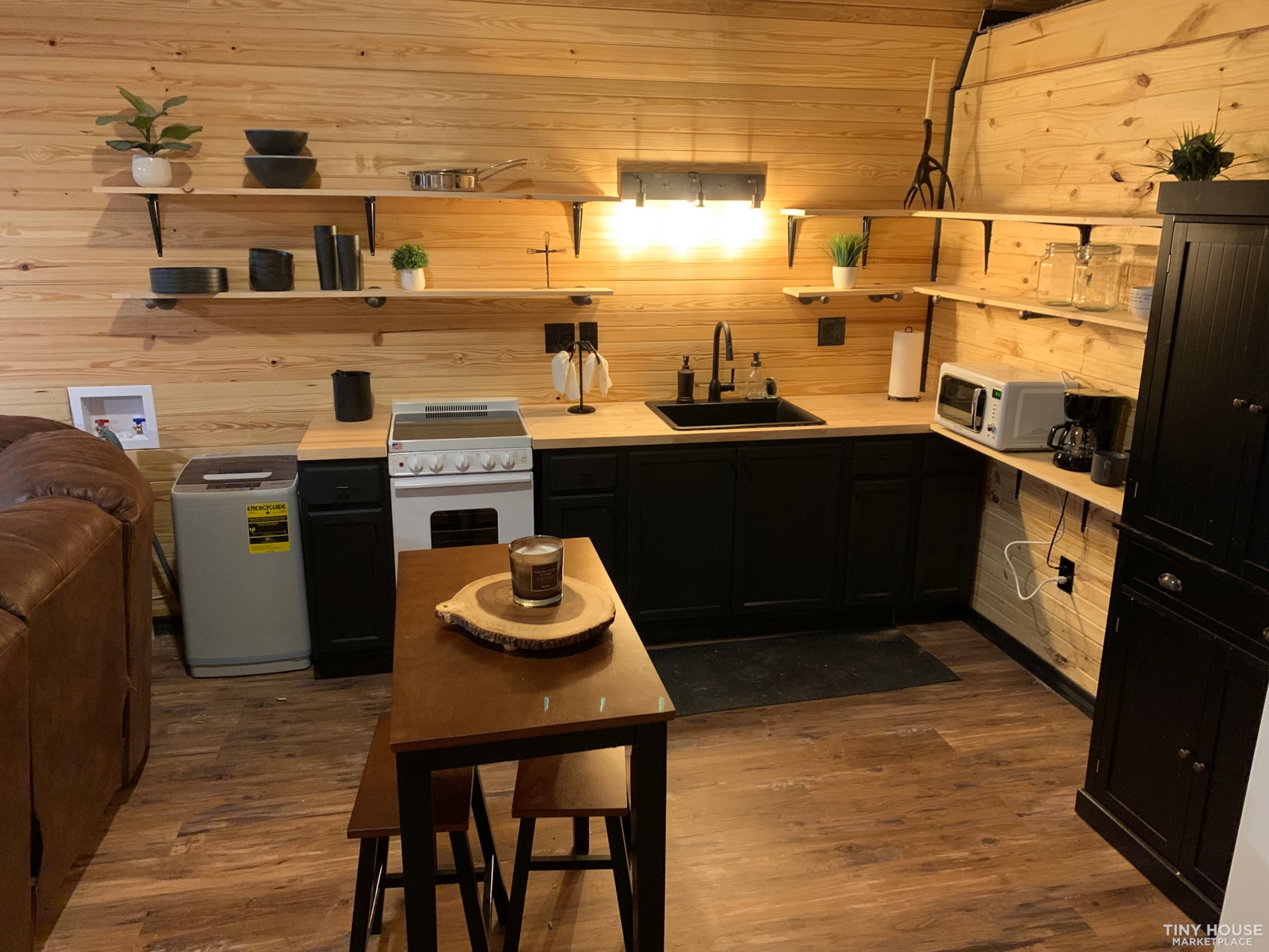 Tiny Cabin - Image 4 Thumbnail