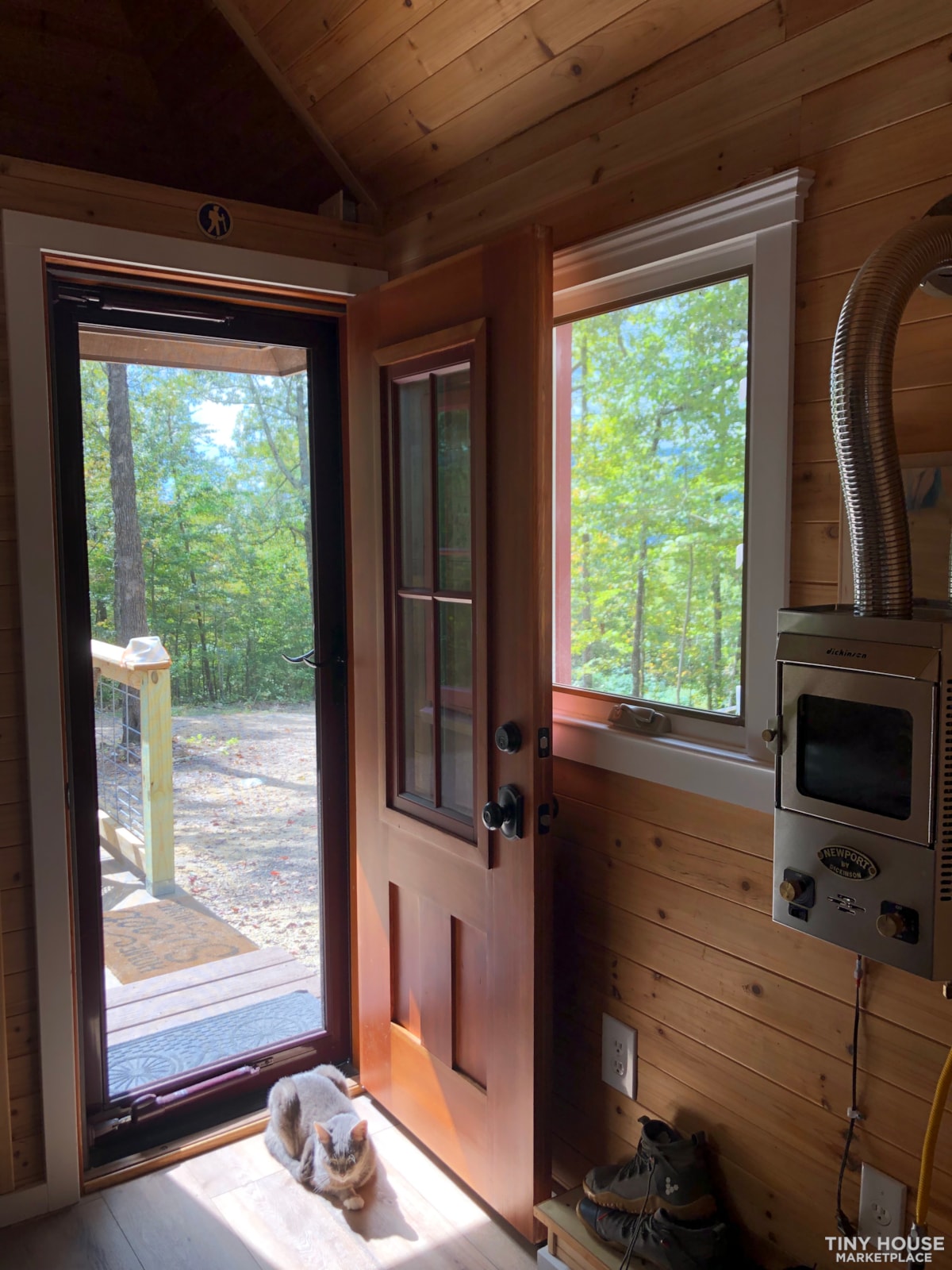 Tiny Cabin on Wheels - Image 4 Thumbnail