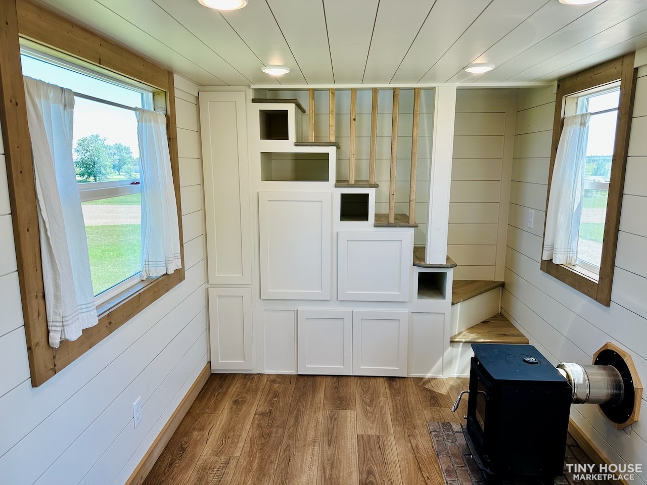 Tiny Farmhouse on Wheels - Ready to Move - Image 3 Thumbnail