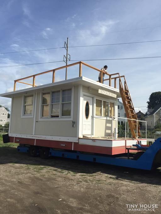 TINY FLOATING HOUSE HYANNA - Image 2 Thumbnail