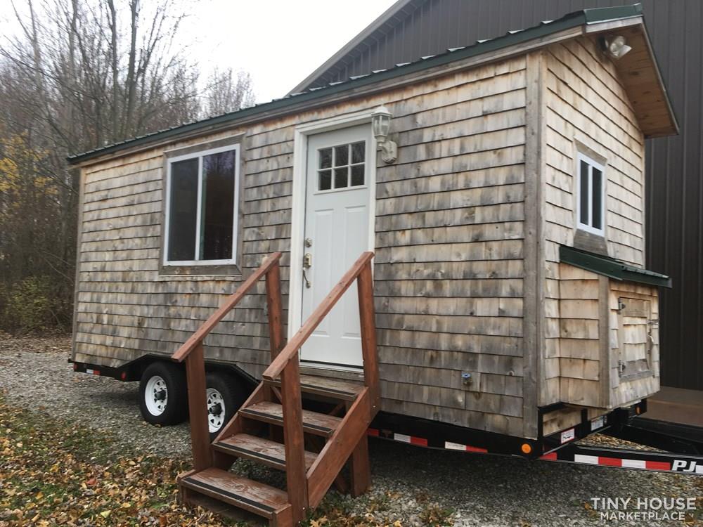 Tiny home 20x8 VERY NICE finished bathroom shower kitchenette pull out bed  - Image 3 Thumbnail