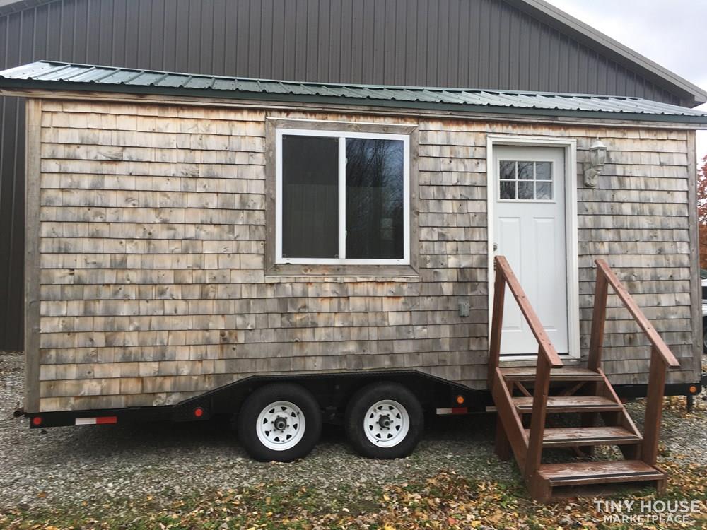 Tiny home 20x8 VERY NICE finished bathroom shower kitchenette pull out bed  - Image 4 Thumbnail