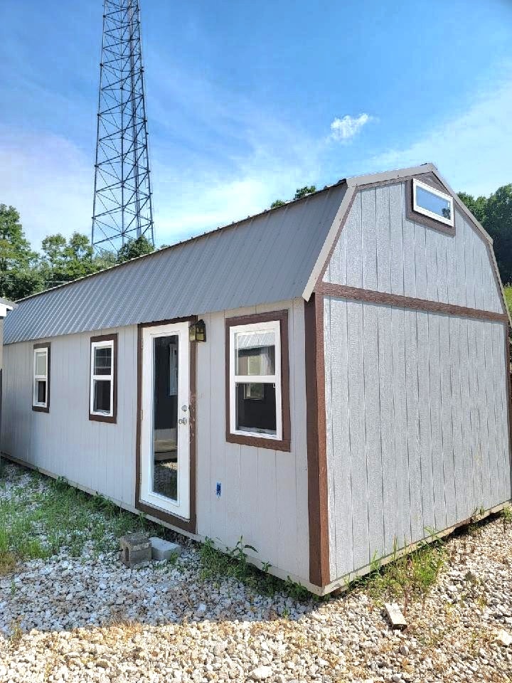 Tiny home for sale - Image 2 Thumbnail