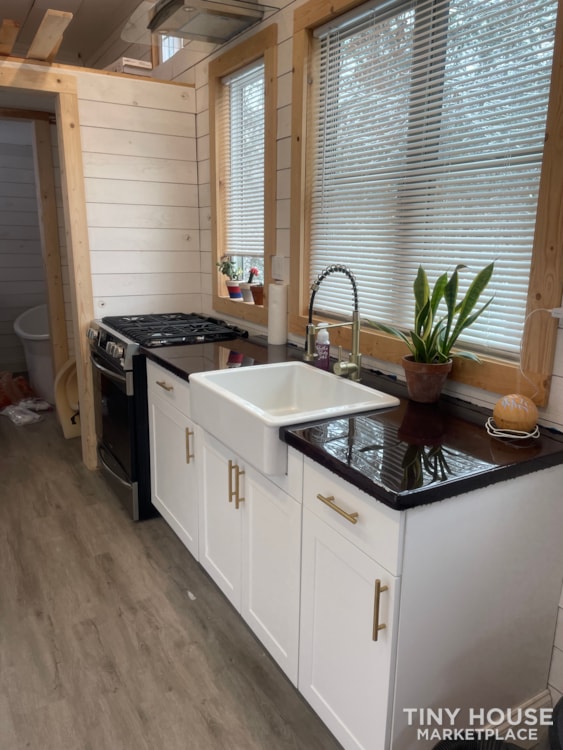 Tiny Home Full Size Appliances and Bathroom Fixtures - Image 2 Thumbnail