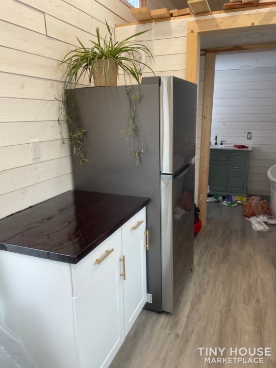 Tiny Home Full Size Appliances and Bathroom Fixtures - Image 3 Thumbnail