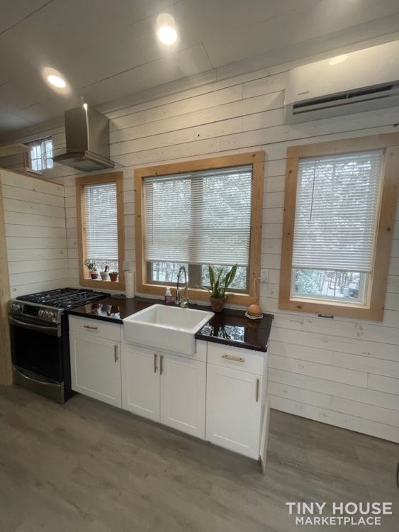 Tiny Home Full Size Appliances and Bathroom Fixtures - Image 4 Thumbnail