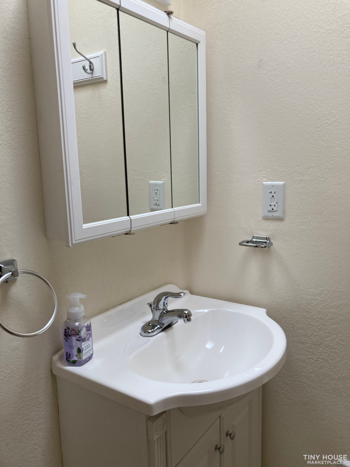 Tiny home in La Pine, OR - Image 4 Thumbnail