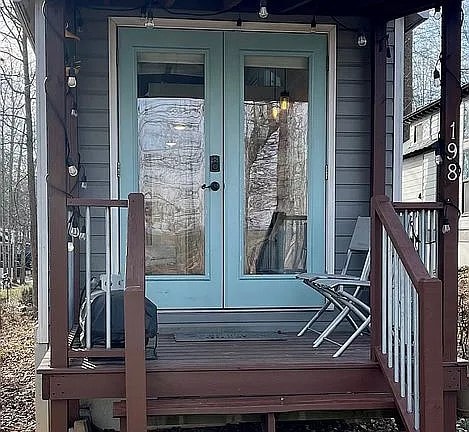 Tiny home on large wooded lot in lake-side community - Image 3 Thumbnail