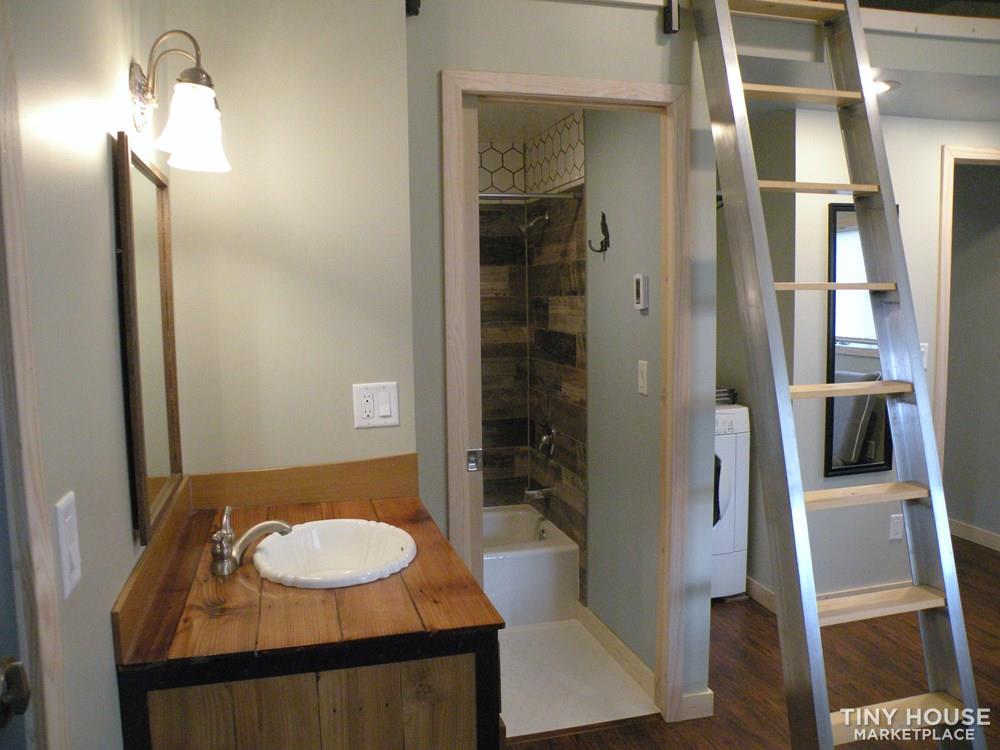 Tiny home on permanent foundation, detached garage - Image 2 Thumbnail