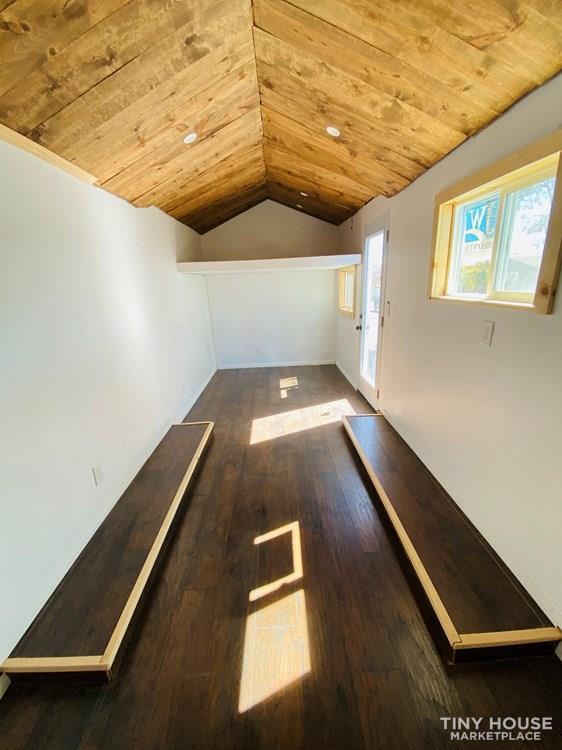 Tiny home on wheels 