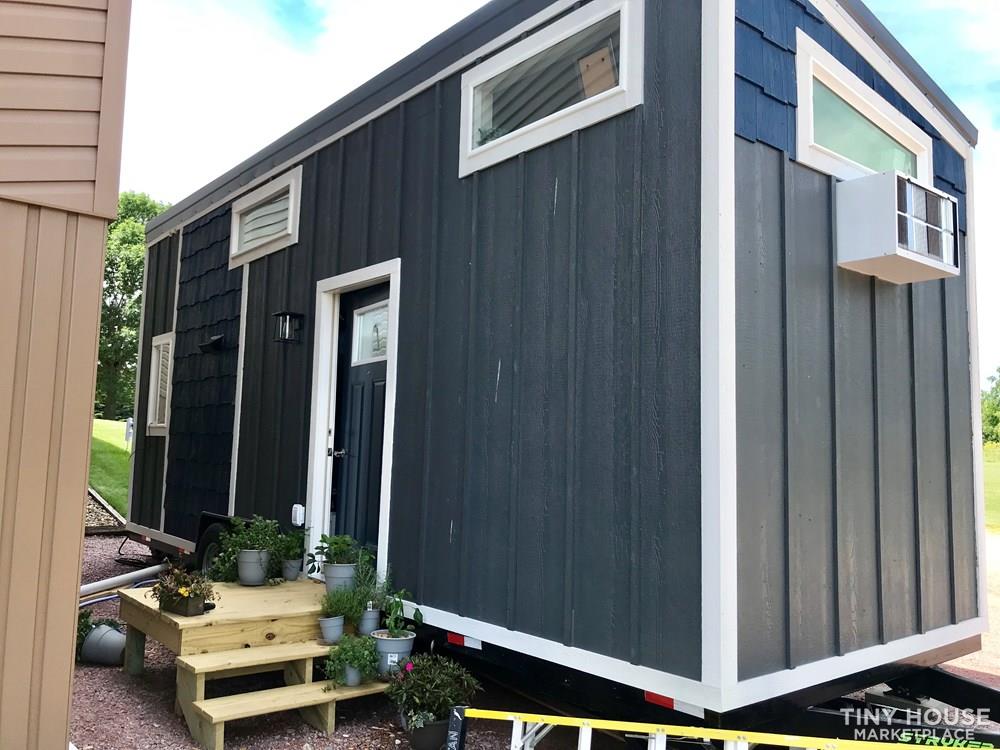 Tiny Home w/ tons of storage - Image 2 Thumbnail