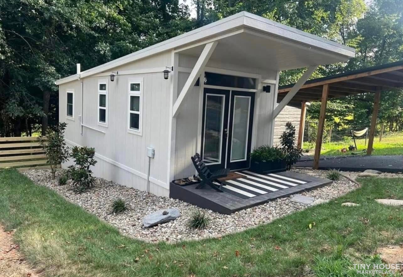 Tiny home with acreage, barn and lots of outdoor living in KY!