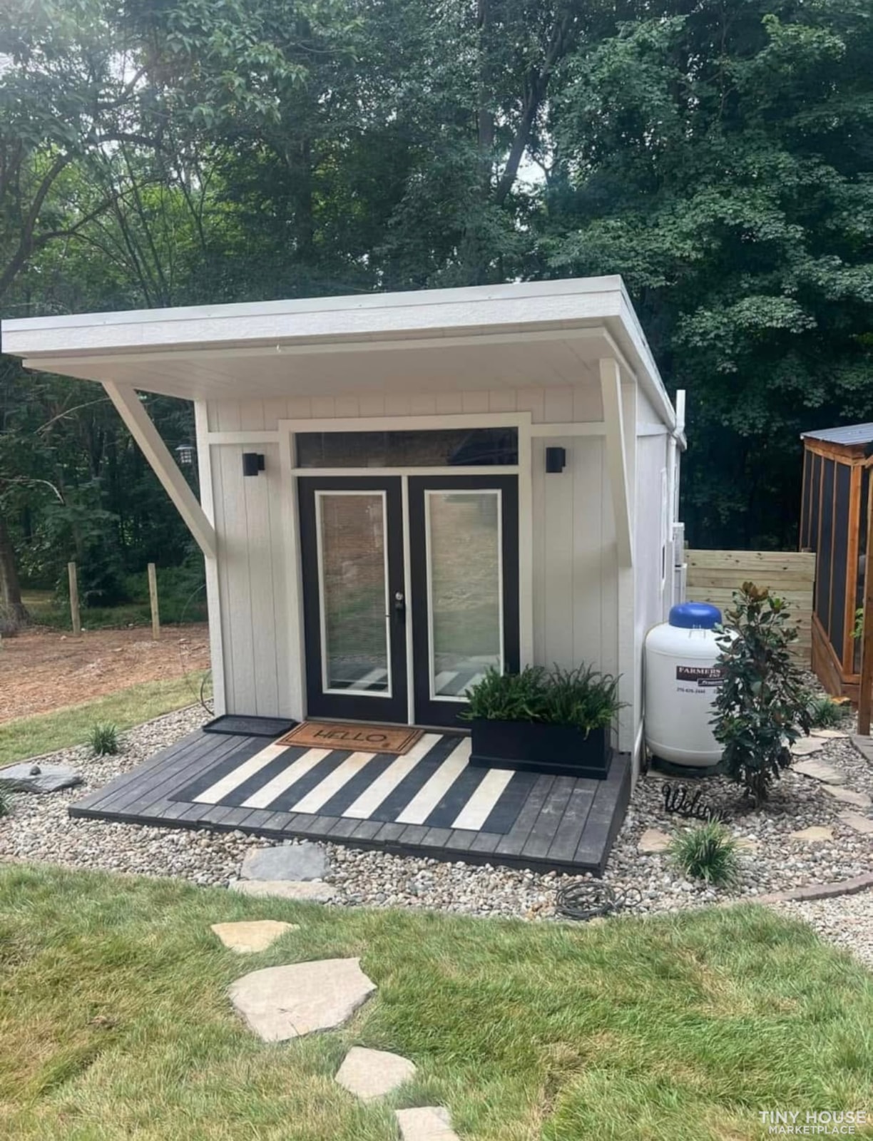 Tiny home with acreage, barn and lots of outdoor living in KY! - Image 2 Thumbnail