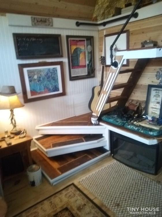 Tiny home with loft - Image 2 Thumbnail