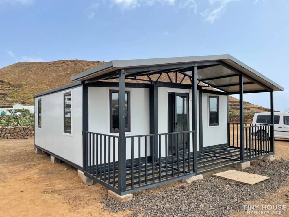 Tiny House ADU with 2 bedroom by HRH TINY Home Division 