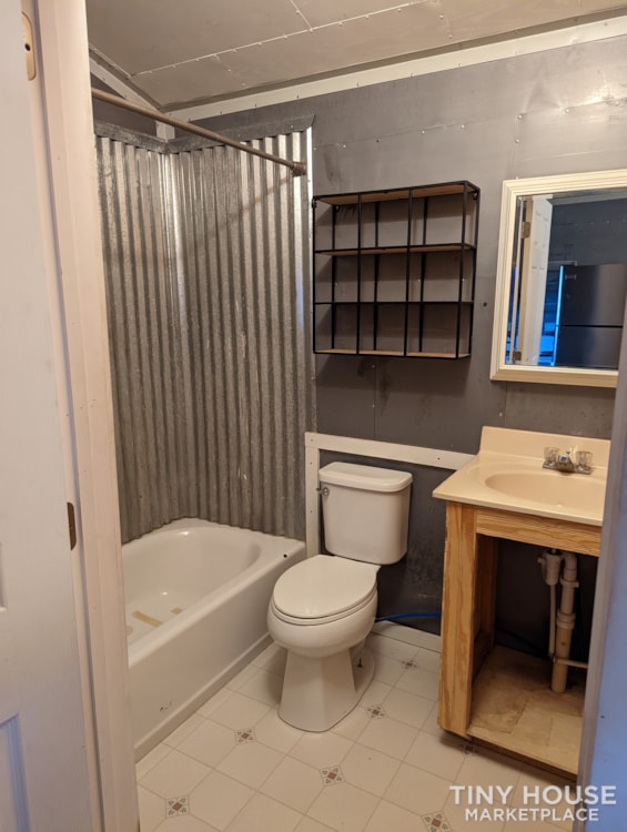 Tiny House/Cabin - Image 3 Thumbnail