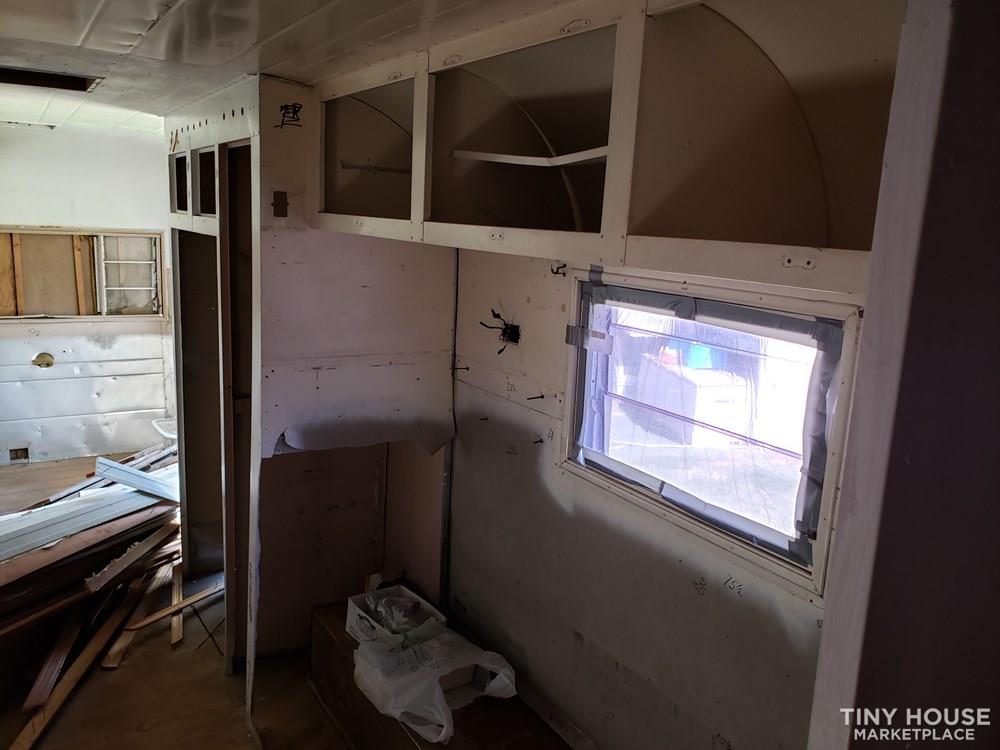 TINY HOUSE custom project airstream conversion 1977 medium length 25 f - Image 4 Thumbnail