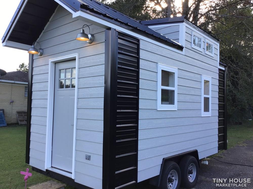 Tiny house for sale - Image 2 Thumbnail
