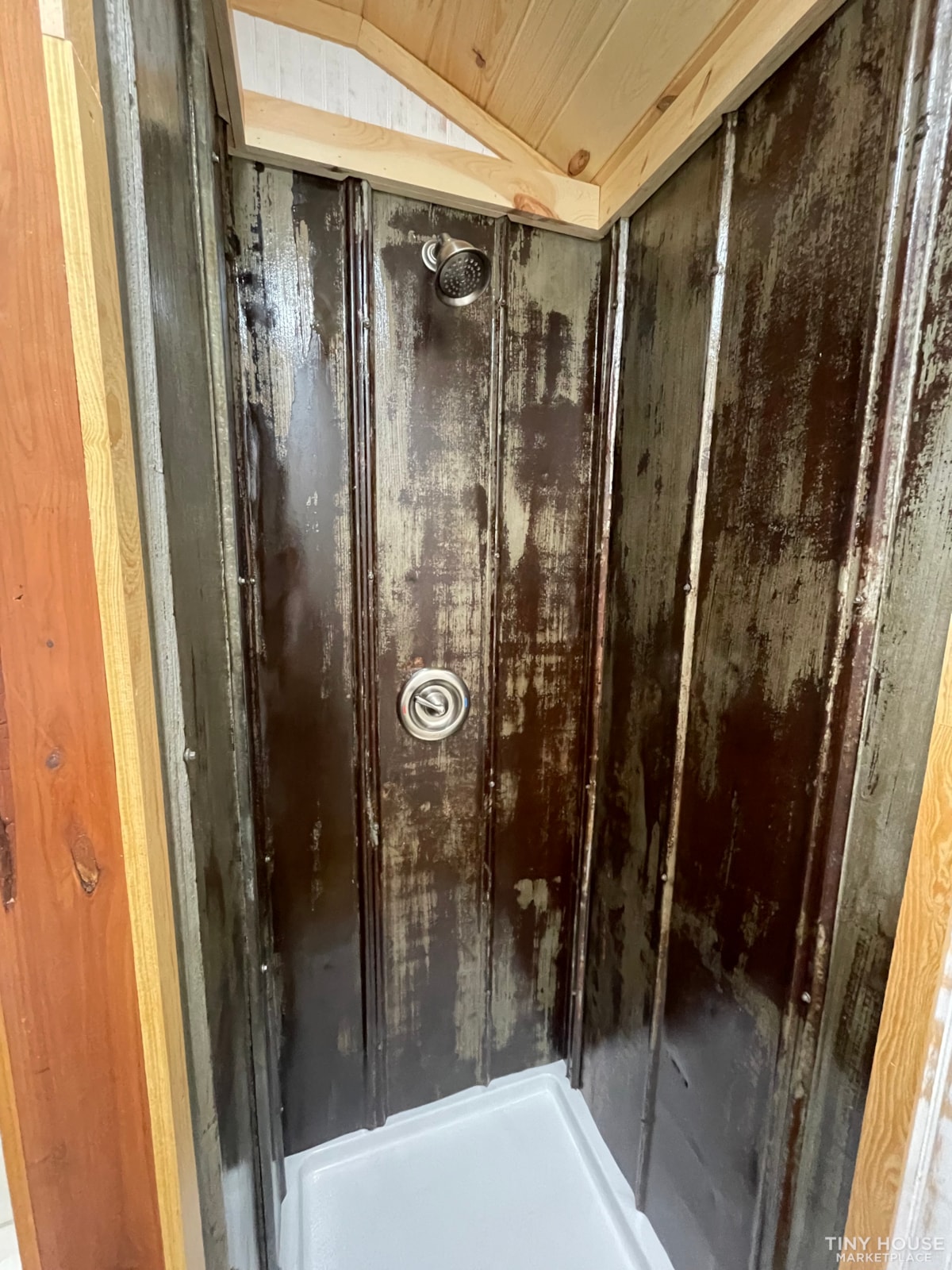  Tiny House for Sale: Embrace Minimalist Living! - Image 2 Thumbnail