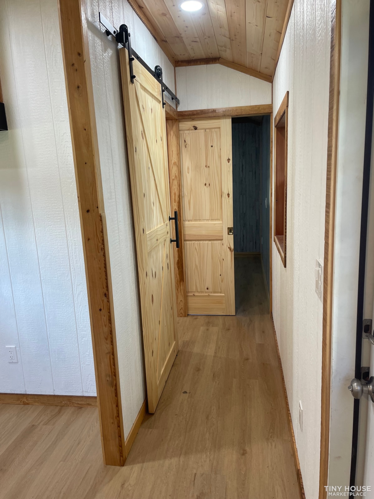  Tiny House for Sale: Embrace Minimalist Living! - Image 3 Thumbnail