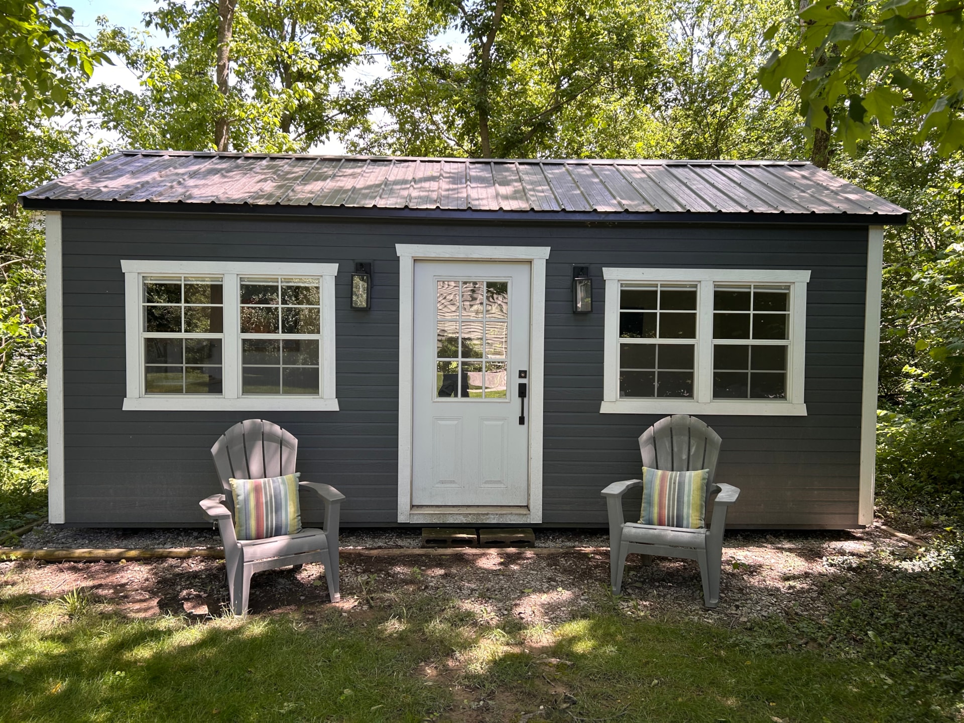 Tiny House - fully finished and furnished!  