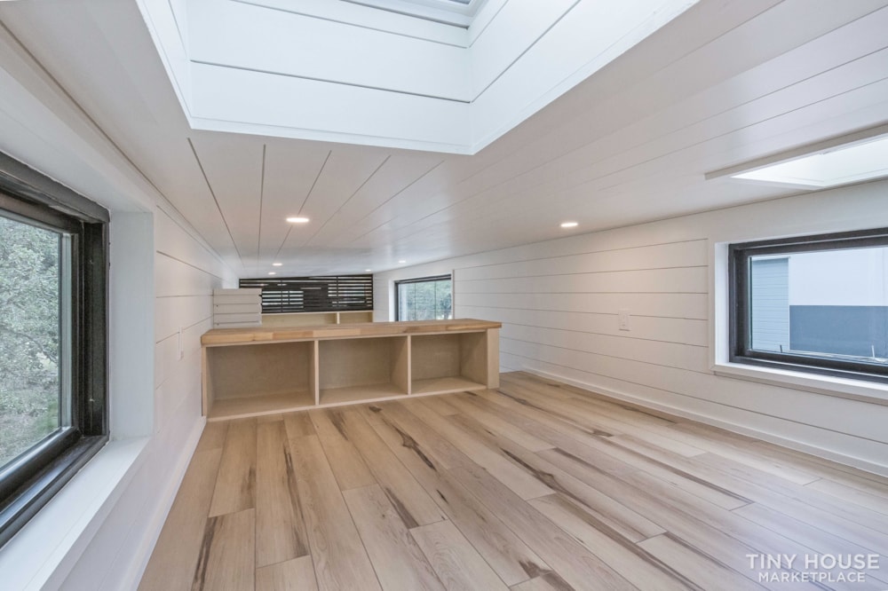 Tiny House Nation Builder - Nook Tiny Homes, New, 45Ft. Luxury Goose Neck - Image 4 Thumbnail