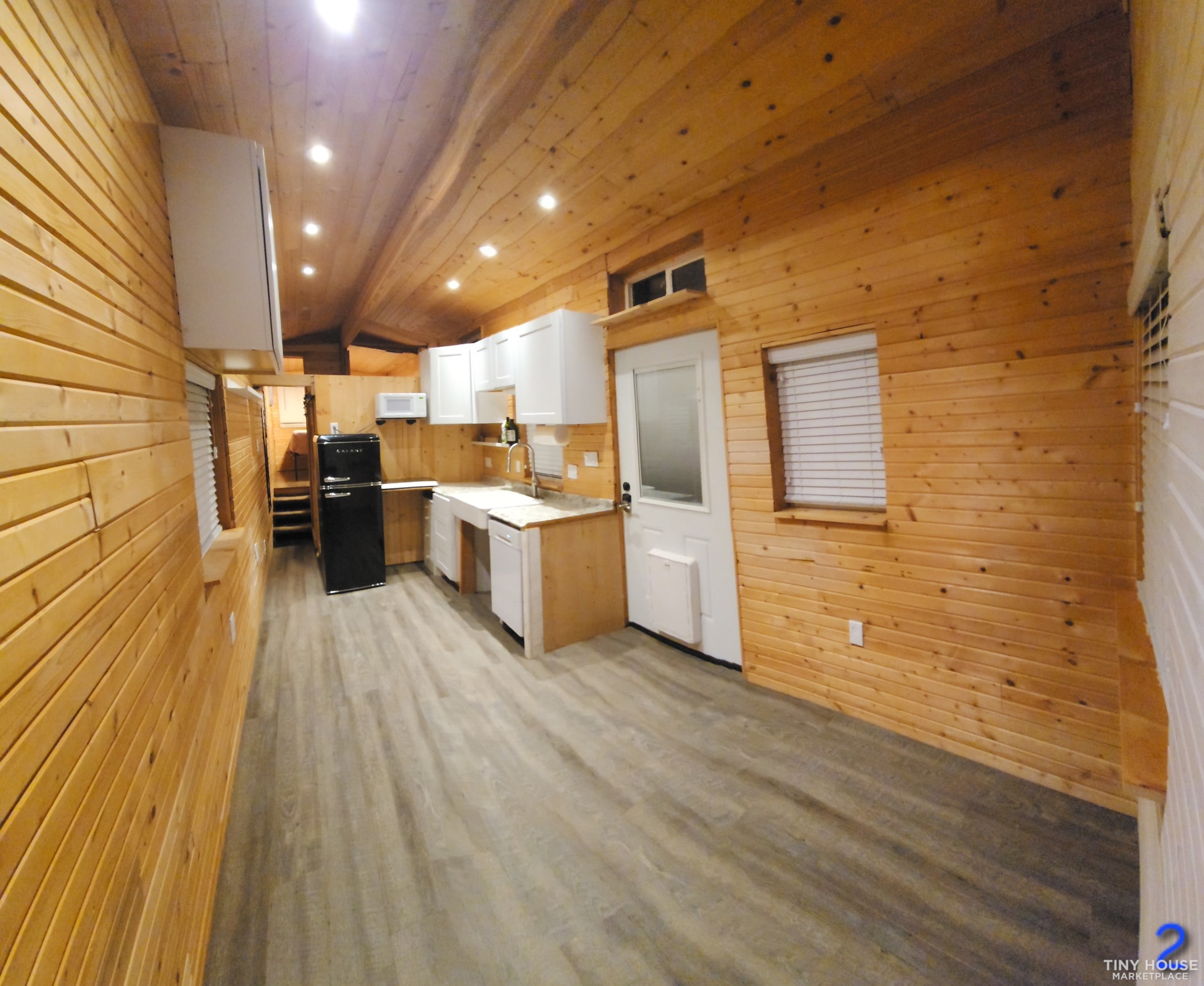 Tiny house on gooseneck/ 5th wheel trailer - Image 4 Thumbnail