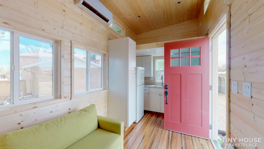 Tiny House on trailor - Image 2 Thumbnail