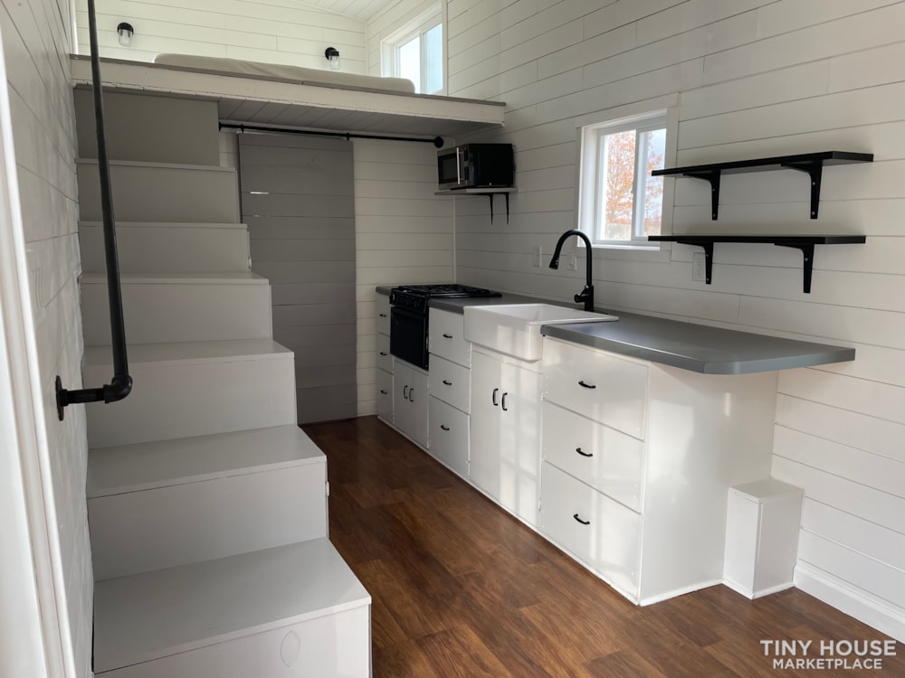 Tiny house on wheels!  - Image 2 Thumbnail