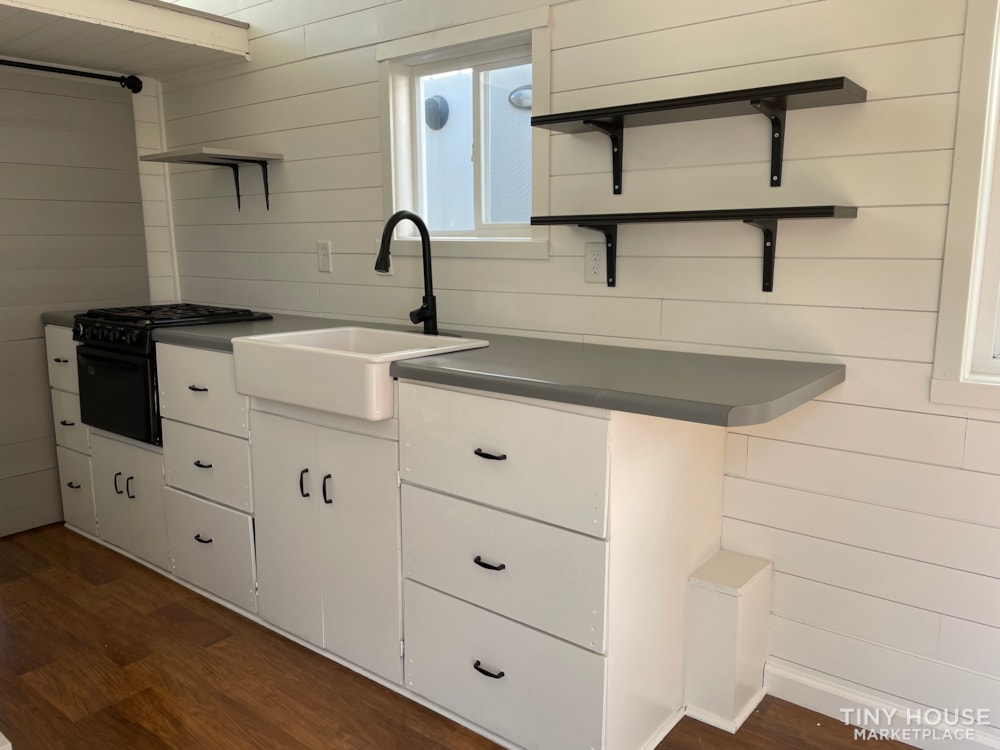 Tiny house on wheels!  - Image 2 Thumbnail