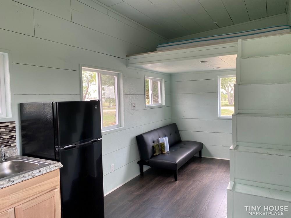 Tiny house on wheels - Image 2 Thumbnail