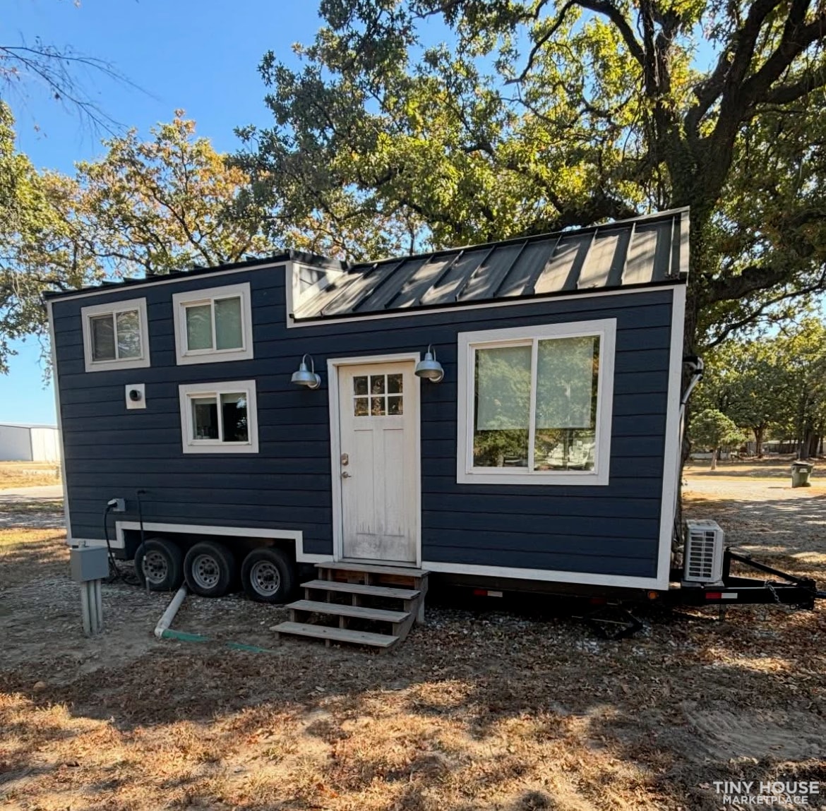 Tiny House on Wheels - Image 1 Thumbnail
