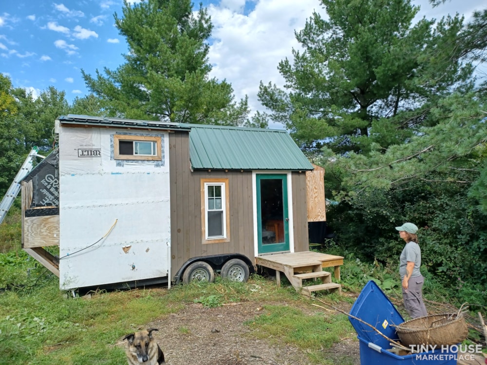 Tiny House- Solar, Kitchen, hardwood counters, ready to live off grid - Image 2 Thumbnail