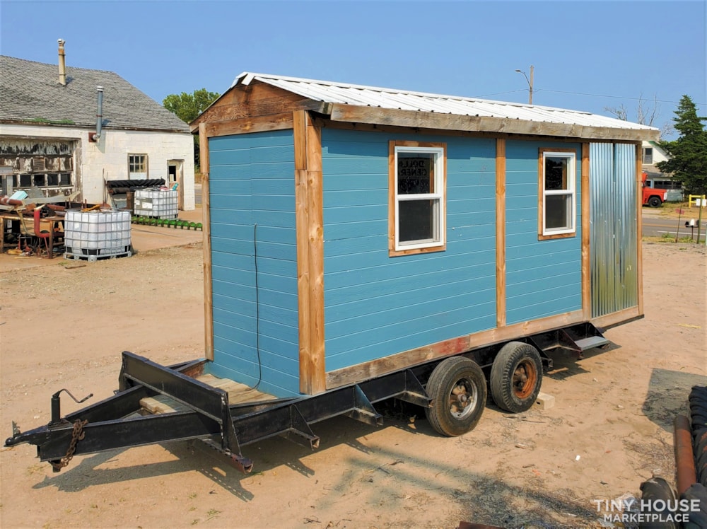 Tiny House Tiny Home 17 feet long and 9 foot ceiling