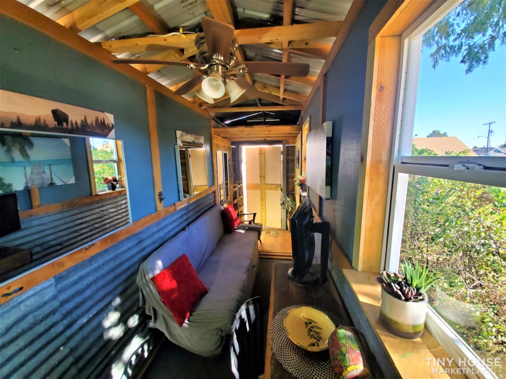 Tiny House Tiny Home 17 feet long and 9 foot ceiling - Image 4 Thumbnail