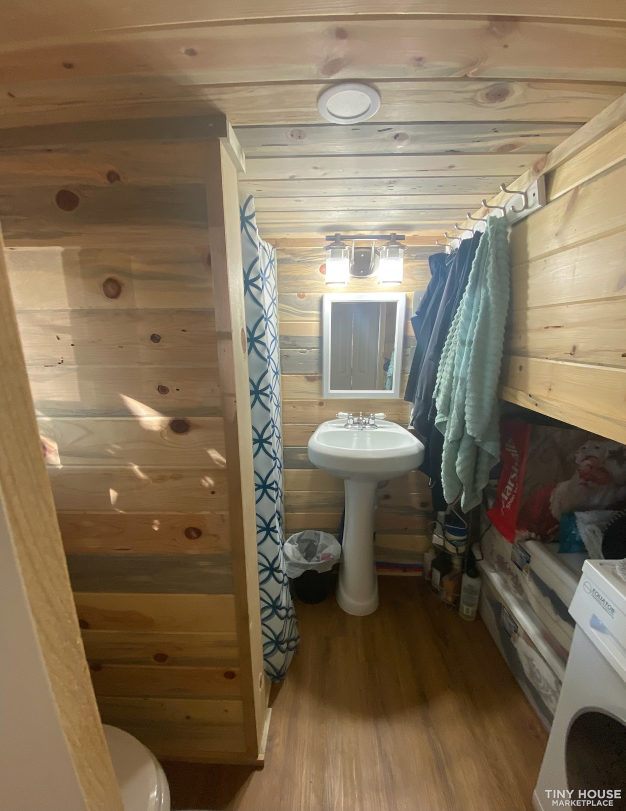 Tiny house w/loft furnished - Image 4 Thumbnail